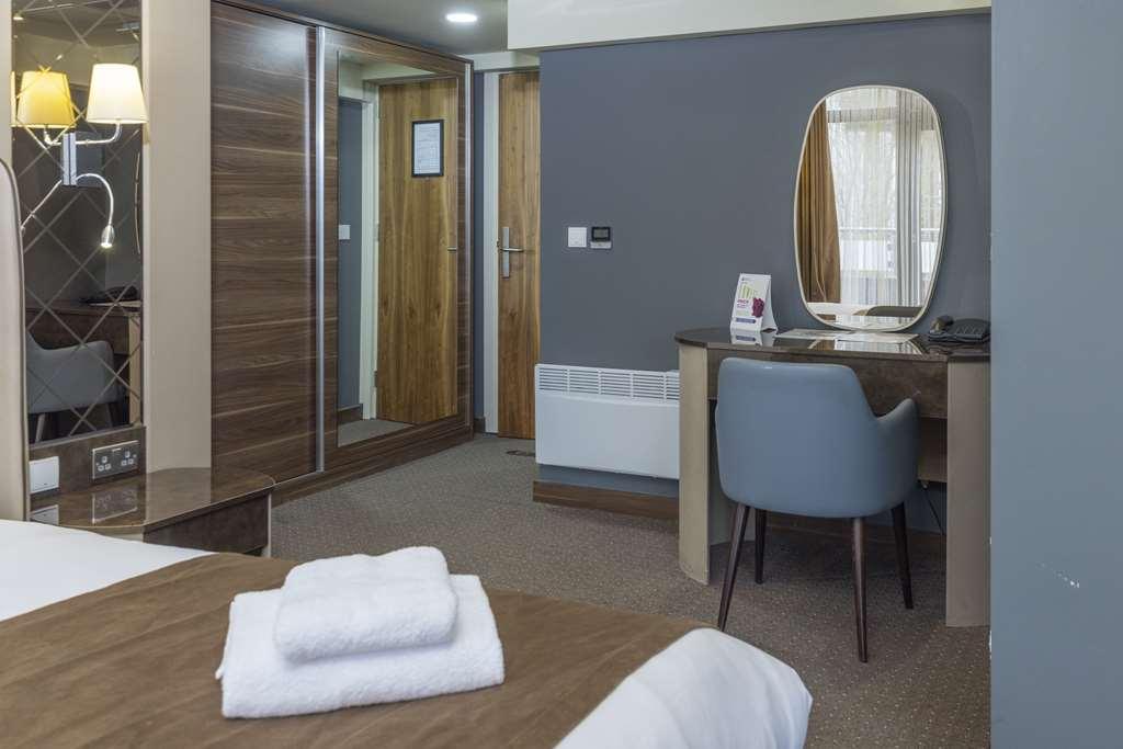 Putney Hotel; BW Signature Collection London Room photo